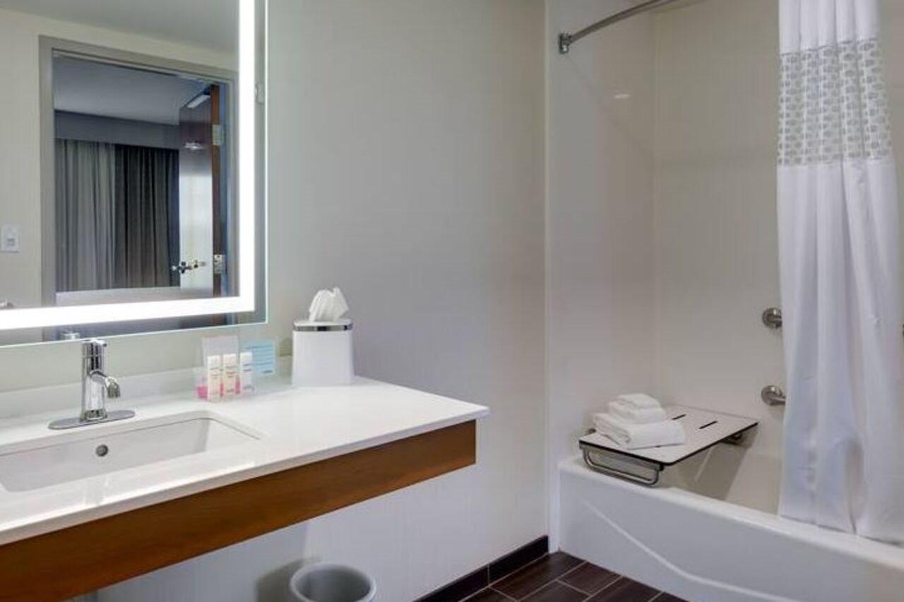 Hampton Inn&suites - Papermill Drive, Tn