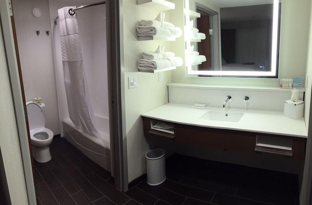 Hampton Inn&suites - Papermill Drive, Tn 3*