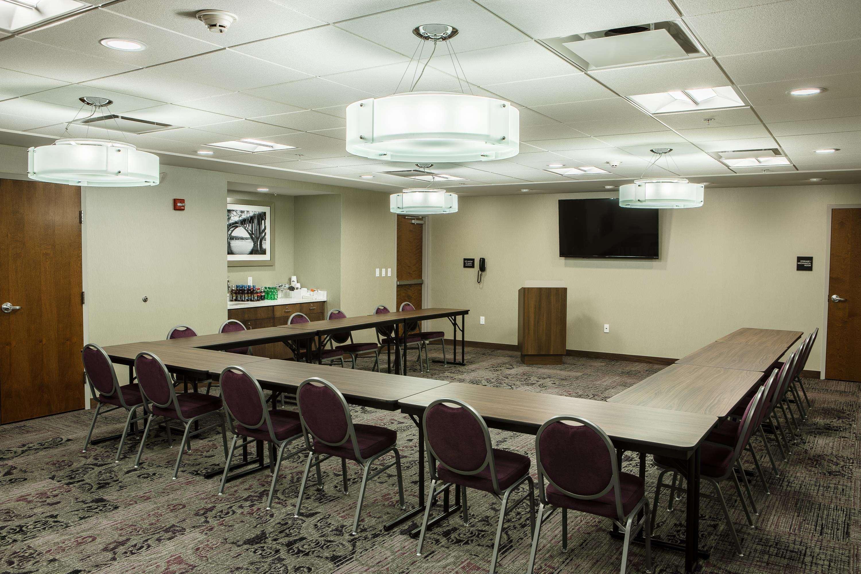 Hampton & - Papermill Drive, Tn Hotel 3*