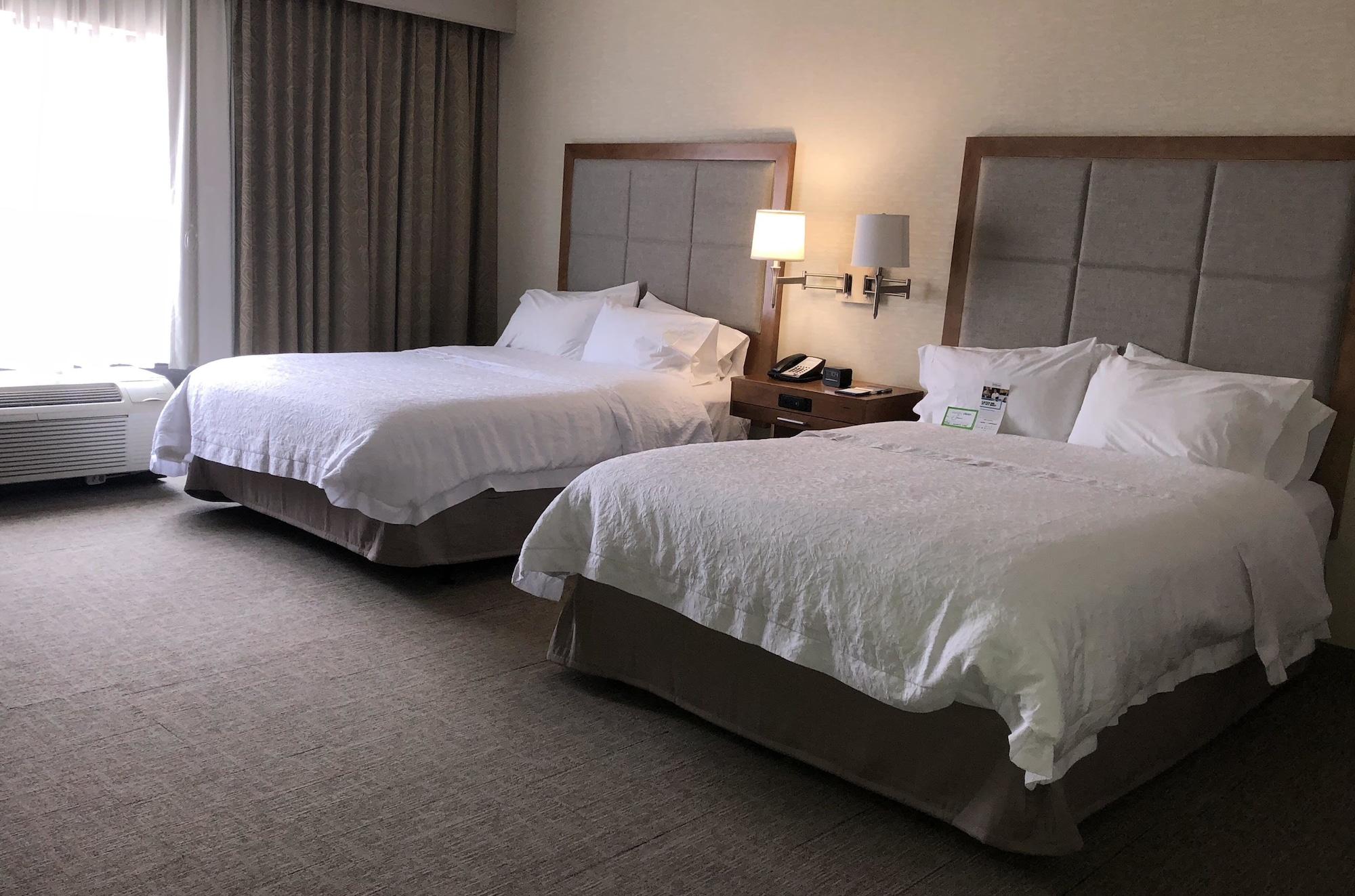 Hotel Hampton & - Papermill Drive, Tn
