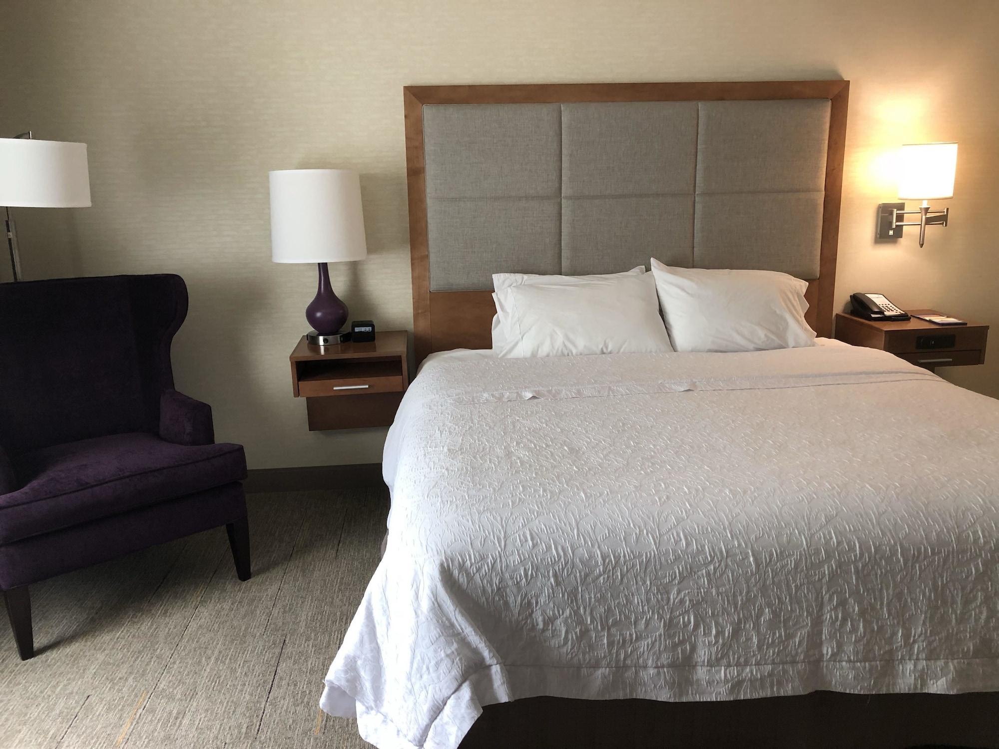 Hampton & - Papermill Drive, Tn 3*