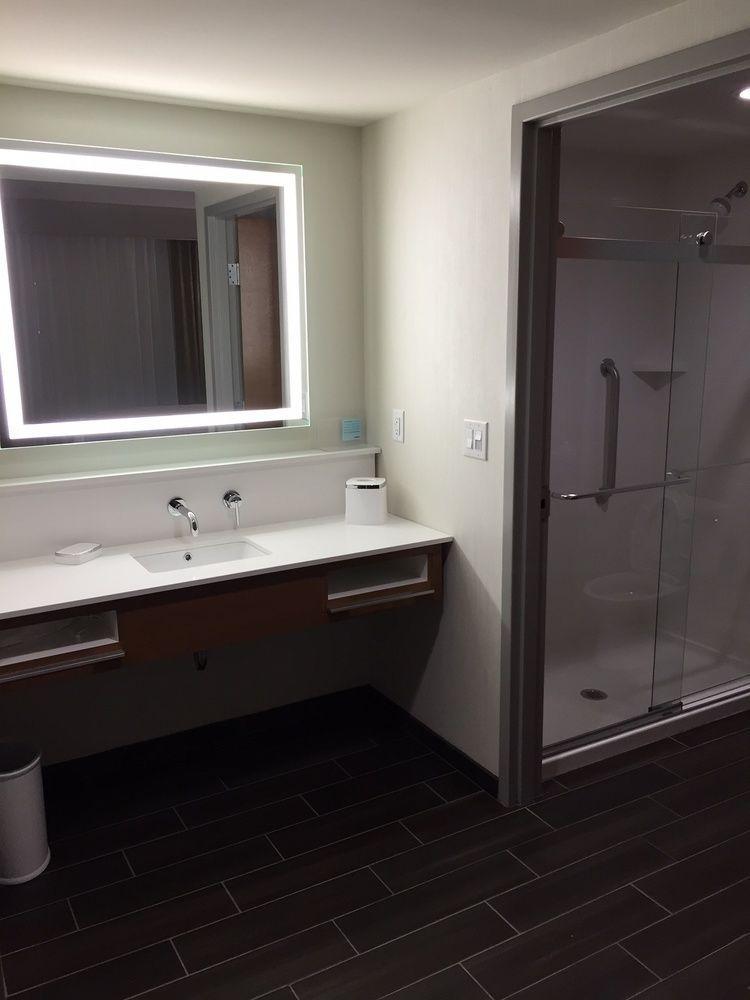 Hampton & - Papermill Drive, Tn Hotel 3*