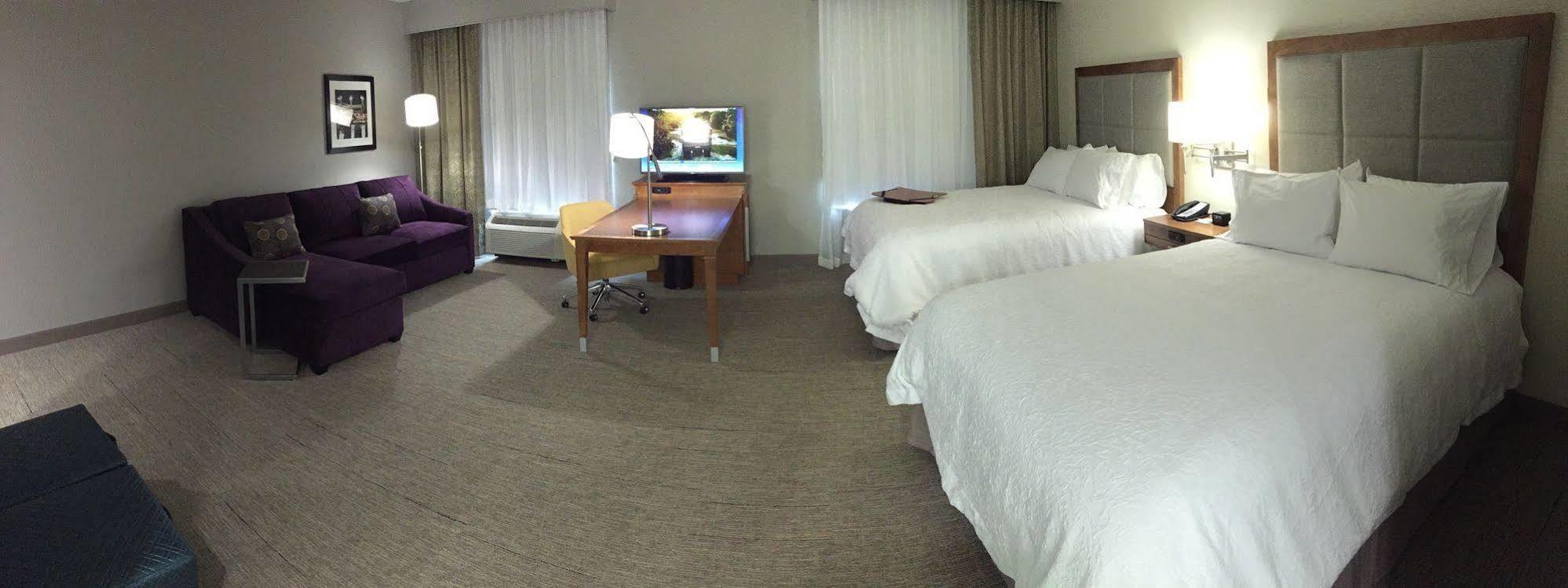 Hampton & - Papermill Drive, Tn 3*